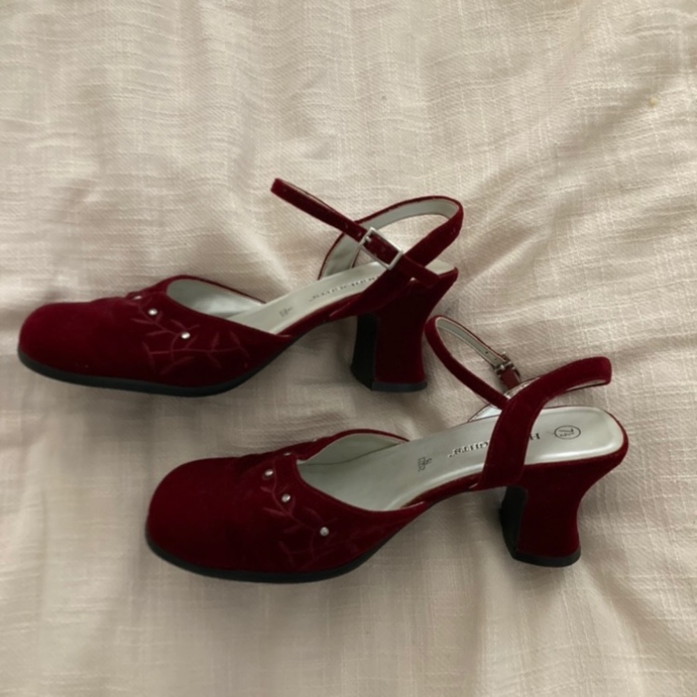 90s RED VELVET KITTEN HEELS